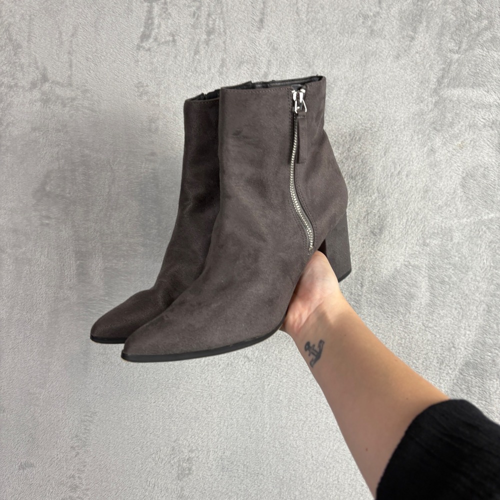 Steve Madden Generous Grey Faux Suede Pointed Toe Block Heel Ankle Boots 10M